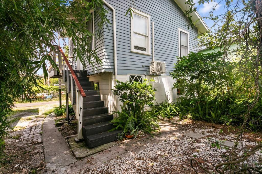 That 70'S Themed Apt Close To Coffee, Food + Shops Tampa Exterior foto